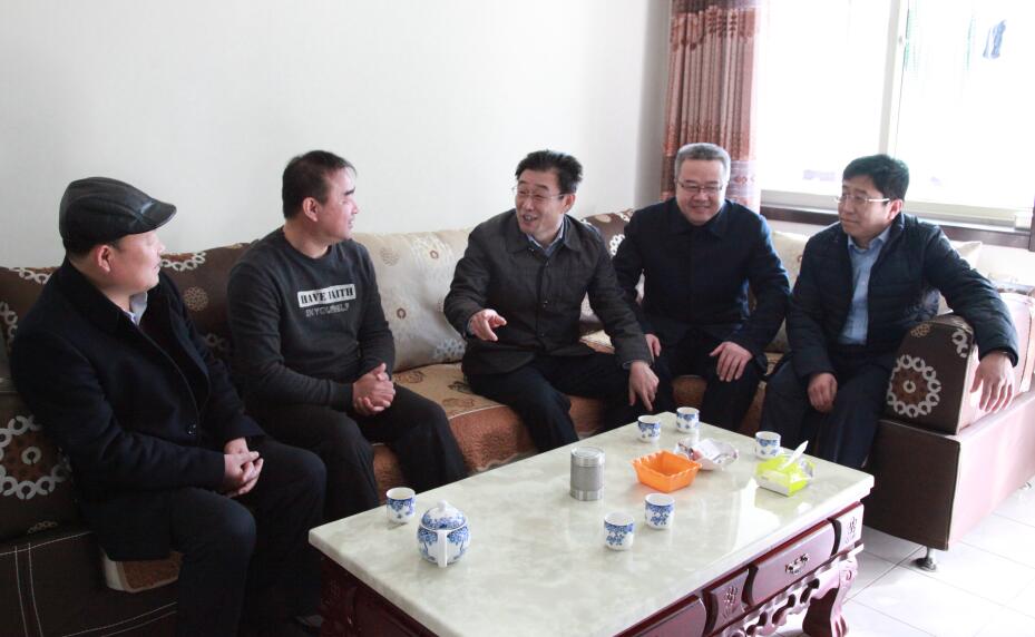 陳嘉生走訪慰問特困職工