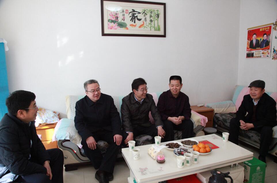 鄒河赴新橋慰問科技人才