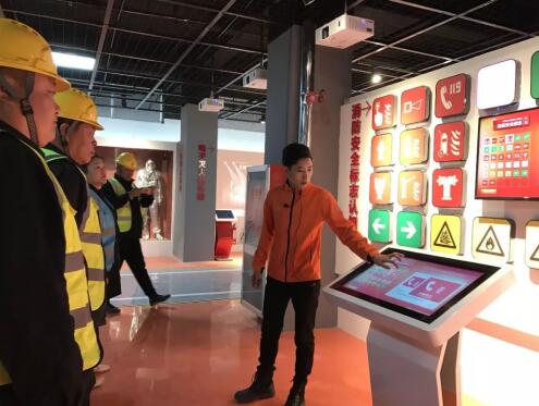 國家產業(yè)轉型升級示范區(qū)評估組來嘉合調研