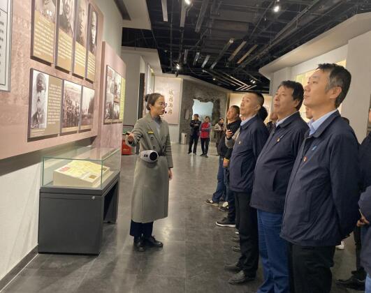 公司召開主題教育理論宣講暨黨課報告會