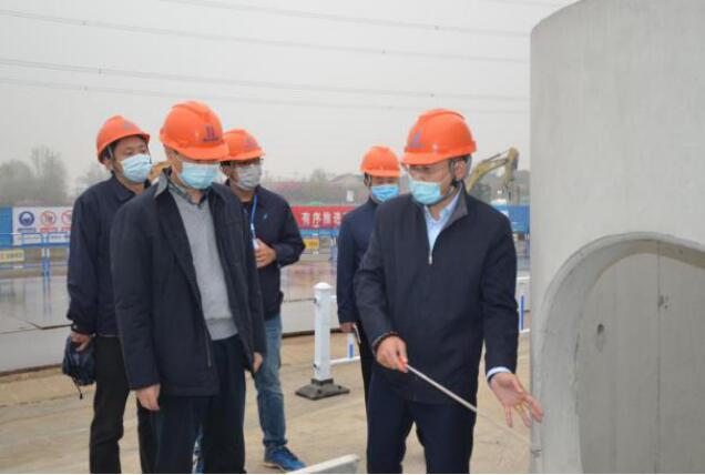 市人大常委會執法檢查組檢查氮肥廠落實“一法一條例”情況