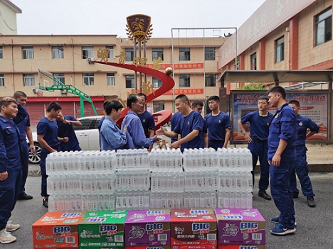 嘉合慰問防汛抗洪消防指戰員